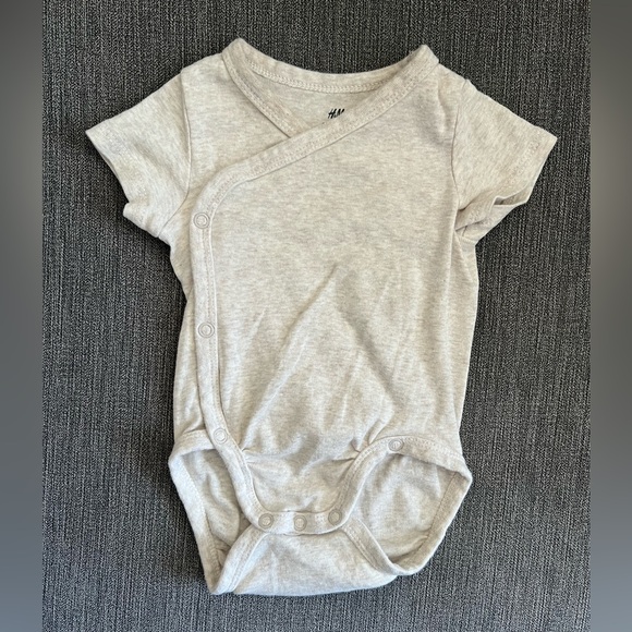 Like New H&M Baby Wrapover Bodysuits (Set of 5) - Picture 4 of 11